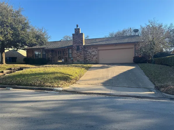 1711 Signet Dr, Euless, TX 76040