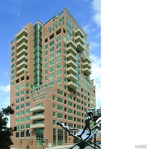 The striking Maryland Walk complex with fabulous views of the City of Clayton!