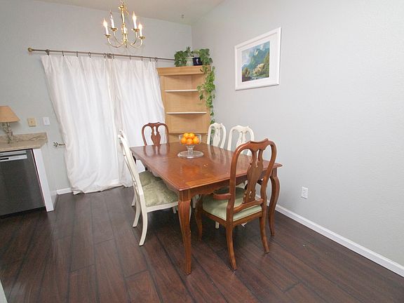 Sunny Walk-out Dining