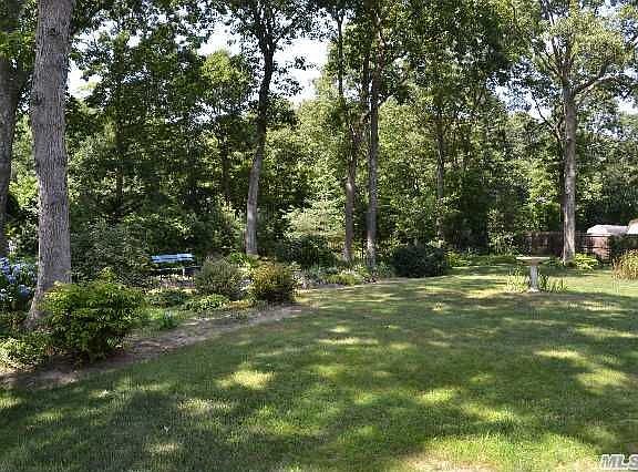 5th image of 16 Woodbine Ln