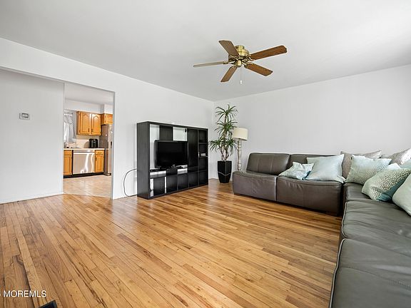 4th image of 952 Stafford Drive