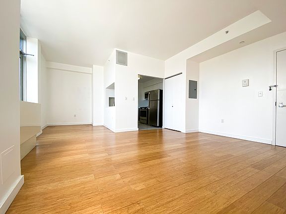 4th image of 310 E 2nd St #Phh