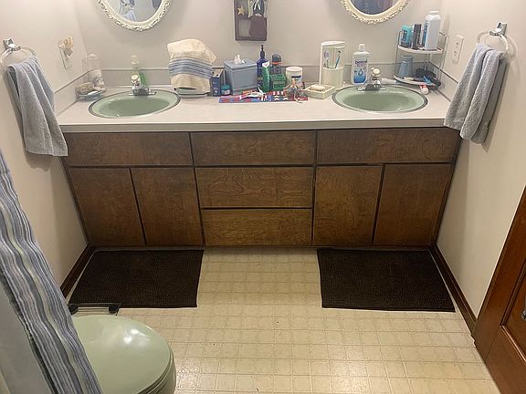 Full bath double vanity