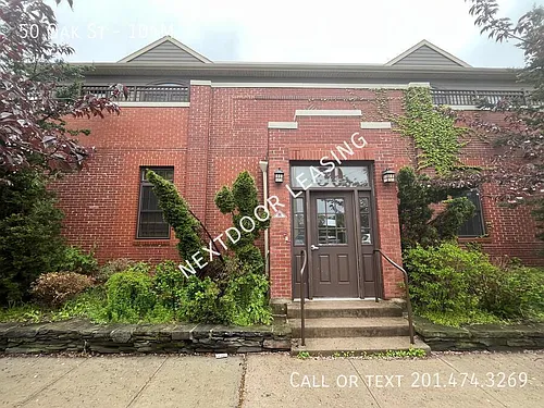 50 Oak St Photo 1