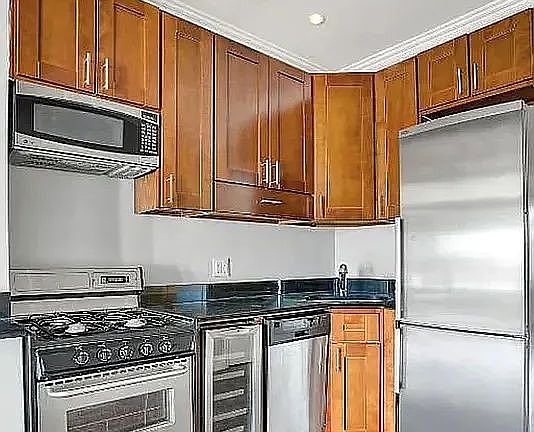 5th image of 279 E 10th St #17