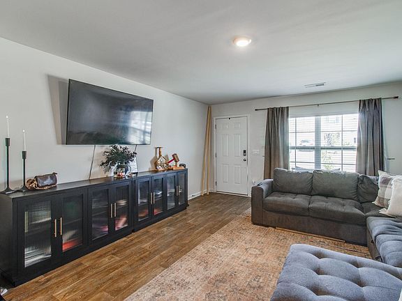 4th image of 1075 Belmont Green Rd