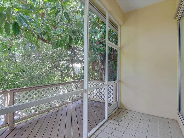 2208 Hampstead Ct — Photo 51