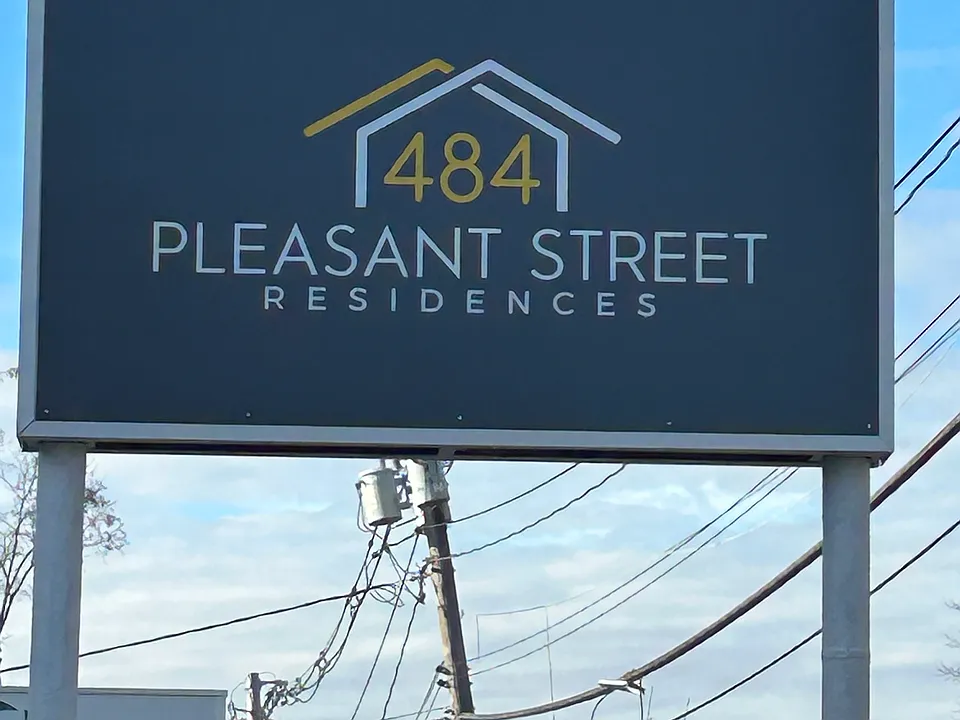 484 Pleasant St #5