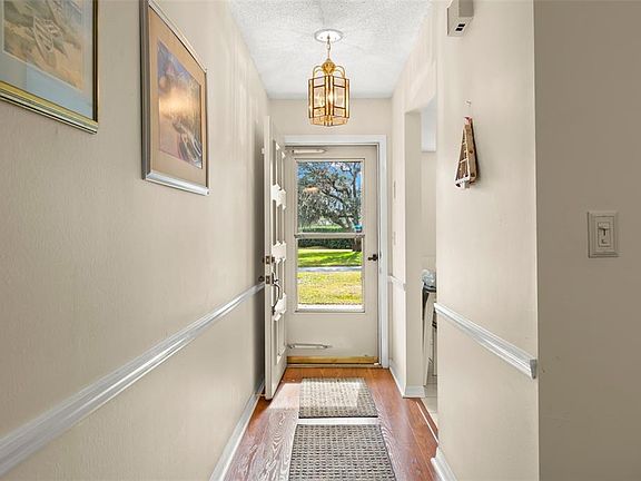 4th image of 1084 Dunrobin Dr APT D
