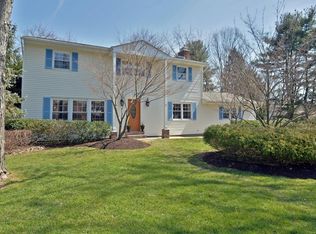 1 Murfield Dr, Lincroft, NJ
