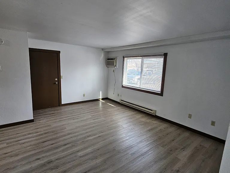 1705 La Crescent St #129 — Photo 10