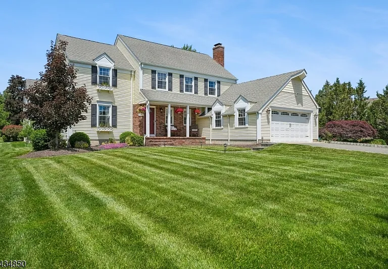 4 Copperfield Way — Photo 2