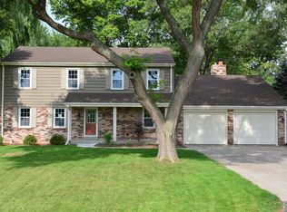 11333 N Saint James Ln, Mequon, WI 53092