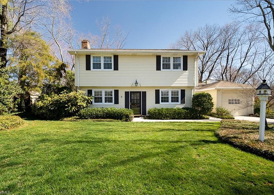 2nd image of 904 Montpelier Dr