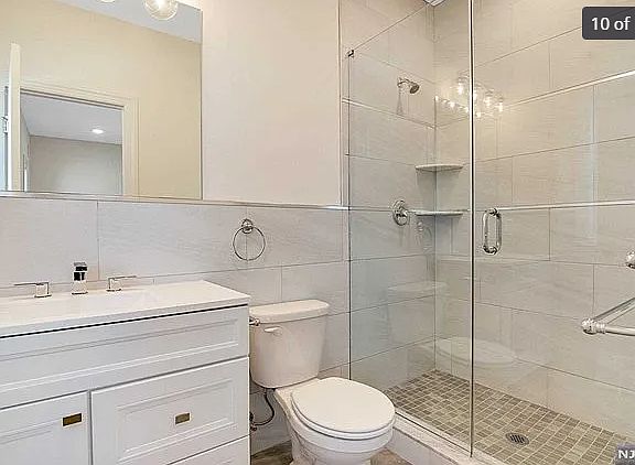5th image of 741 Forest St #1