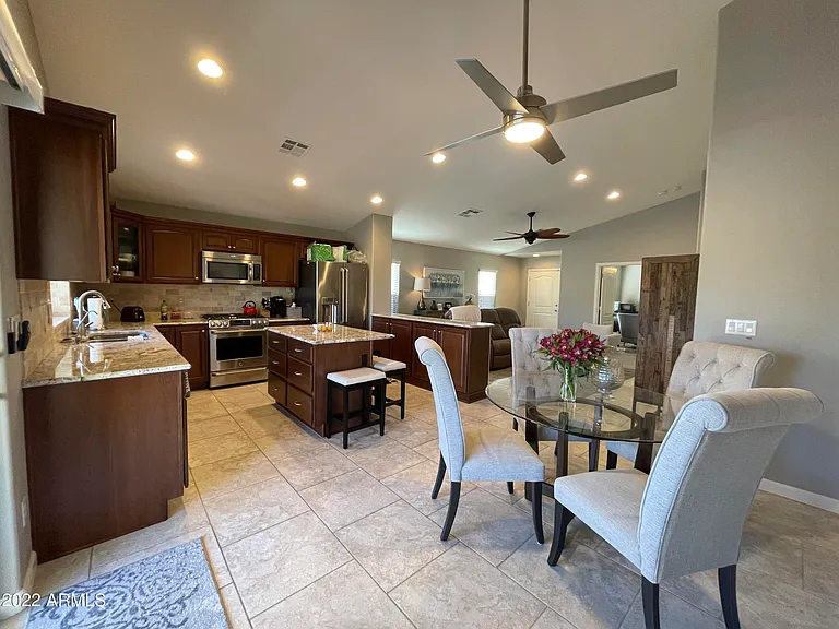 22185 E Calle De Flores — Photo 2