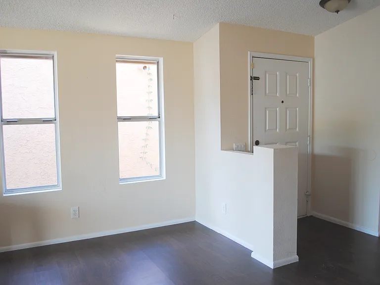 2121 N Villas Ln — Photo 14