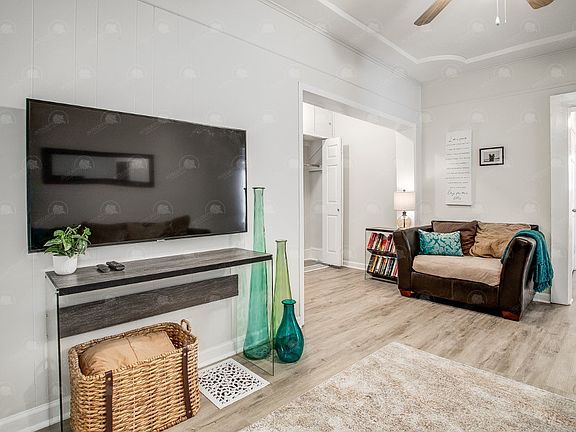 5th image of 3319 Paseo Blvd