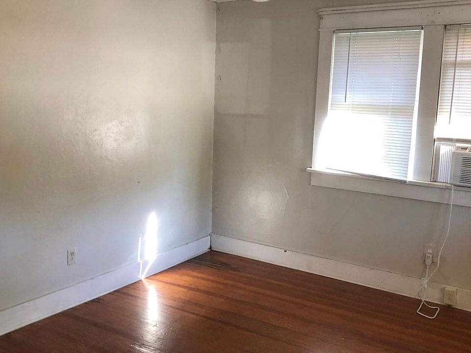 2nd image of 1605 S Taylor St APT B