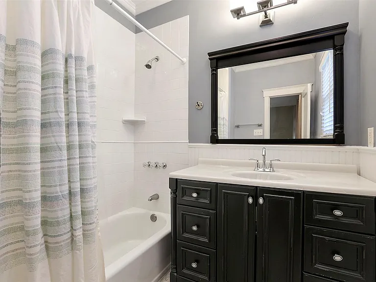1227 Harvard St #1/2 — Photo 10