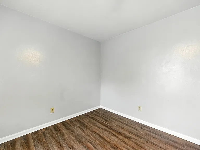 302 Seeman Ct — Photo 22