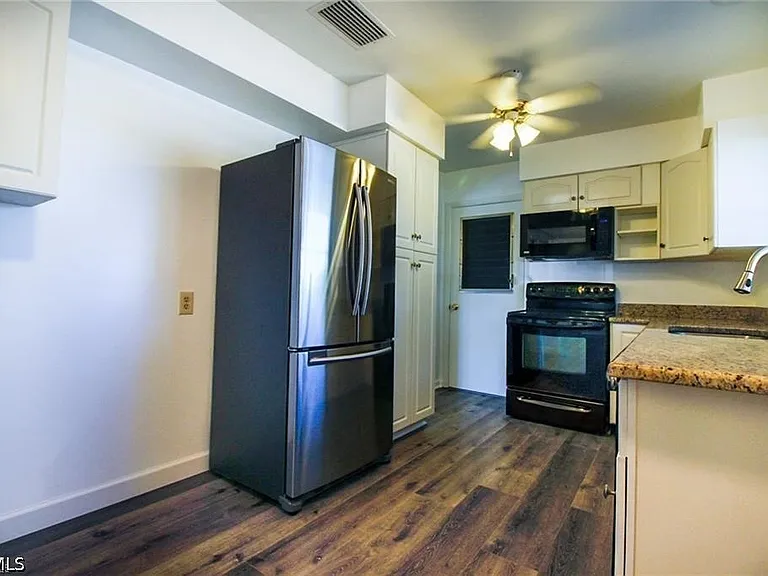 5302 Malibu Ct — Photo 5