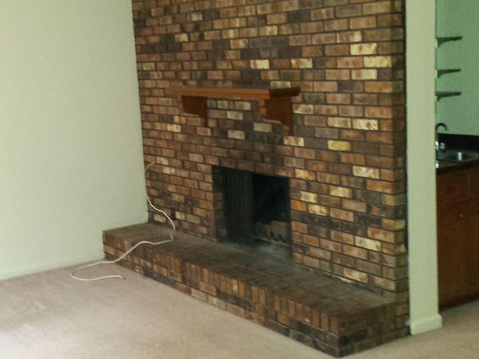 2nd image of 1215 Westwood Dr APT A