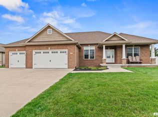 405 Sommerset Dr, Chatham, IL 62629