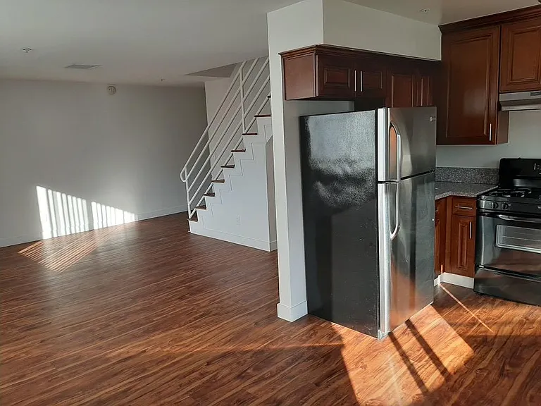 Edgemont Apartments — Photo 24