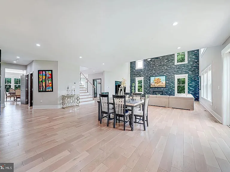 9908 Blake Ln — Photo 16