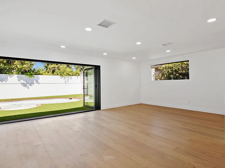 5261 Allott Ave — Photo 10