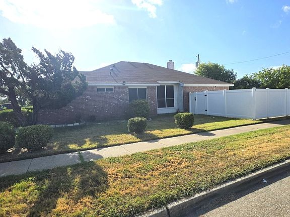 2nd image of 801 Ragland Dr