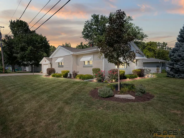 145 Vista Ter, Sycamore, IL 60178