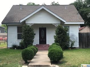 906 Ash St, Victoria, TX 77901