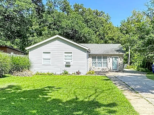 1216 54th Street Ct, Moline, IL 61265