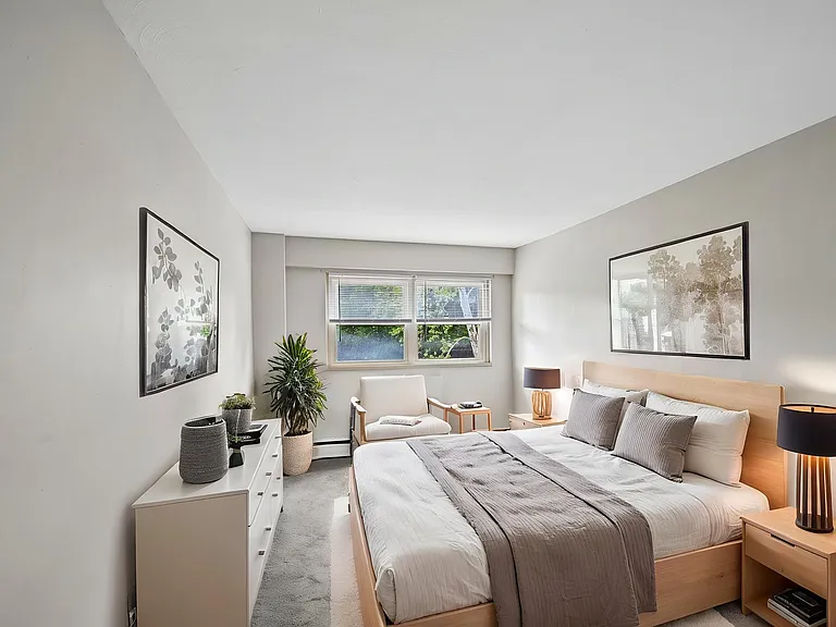 Bryn Mawr Apartments — Photo 3