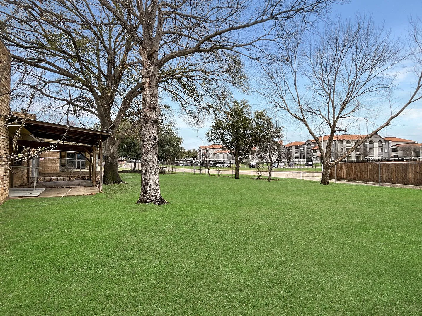 Charming Home in Established Euless Community — Photo 2
