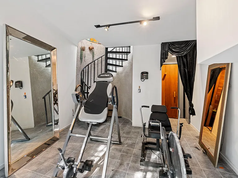 9213 Warbler Pl — Photo 57