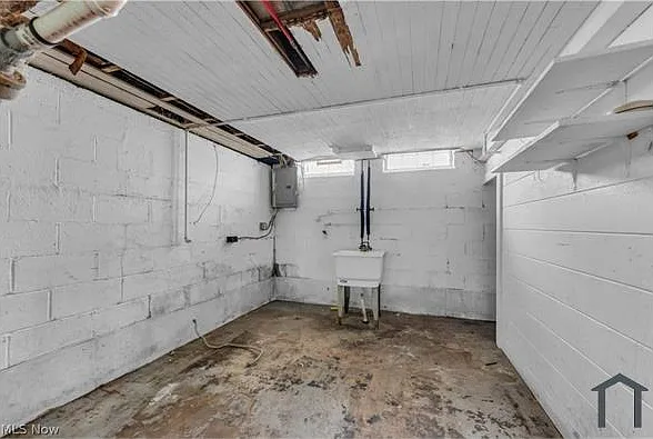 15902 Maplewood Ave — Photo 22