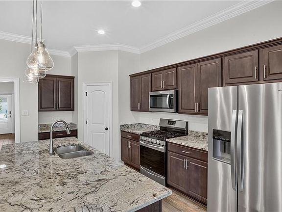 5th image of 552 Terrace Lake Dr