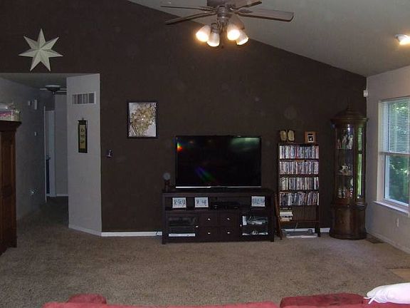 Great rm w/fireplace