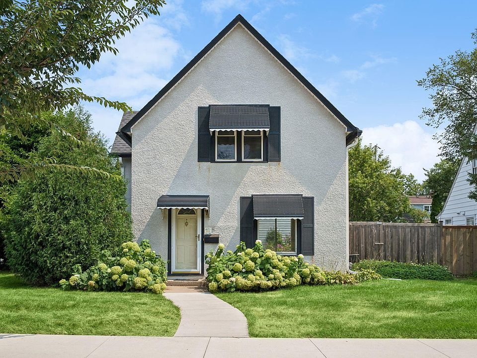 1st image of 333 8th Ave N