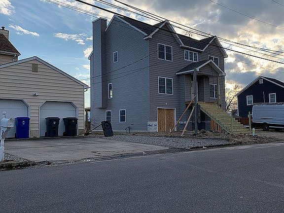 2nd image of 3145 Sterling St