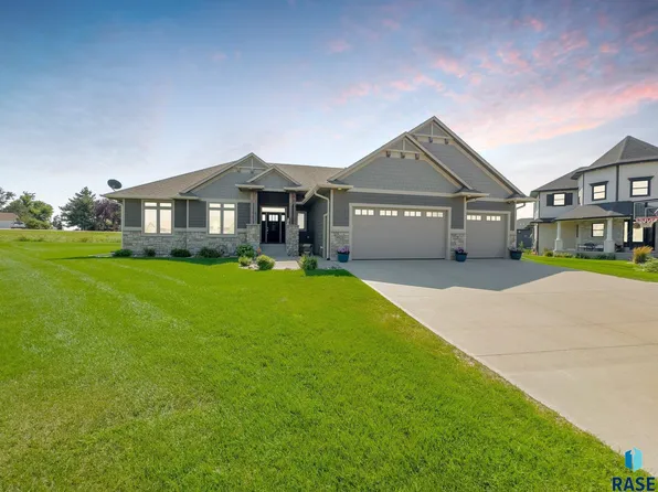 9521 W Kingfisher Dr, Sioux Falls, SD 57107