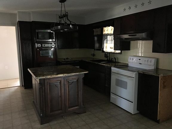 3rd image of 424 Cranbrook Dr