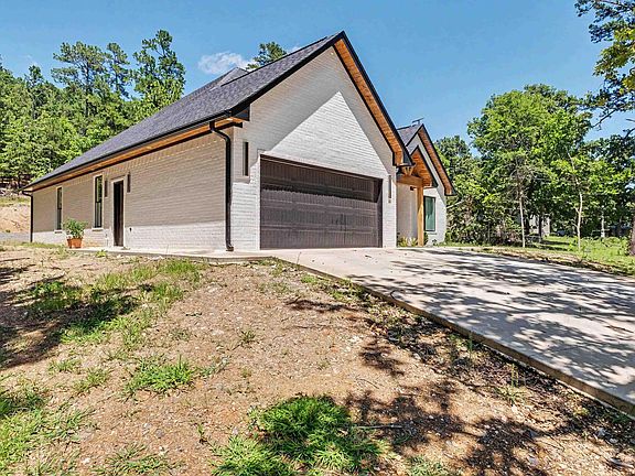 3rd image of 3011 Beauchamp Rd