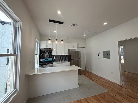 3rd image of 181 Woodside Ave #3F