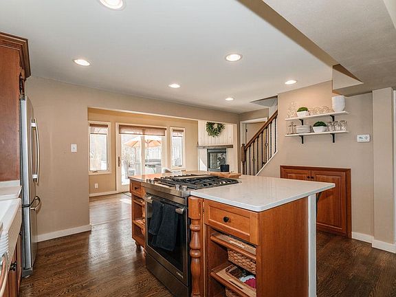 4th image of 10919 W Wells St
