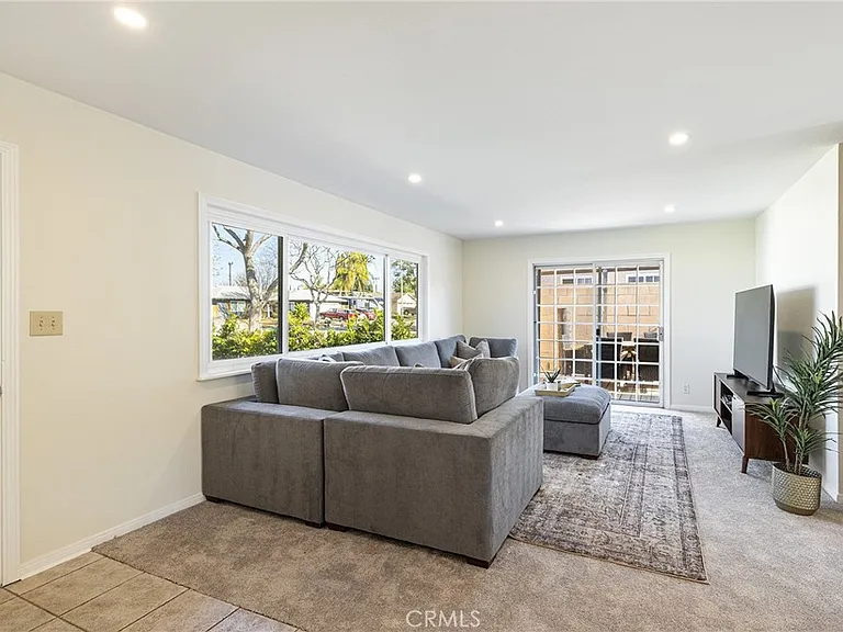 2206 Stinson St — Photo 3