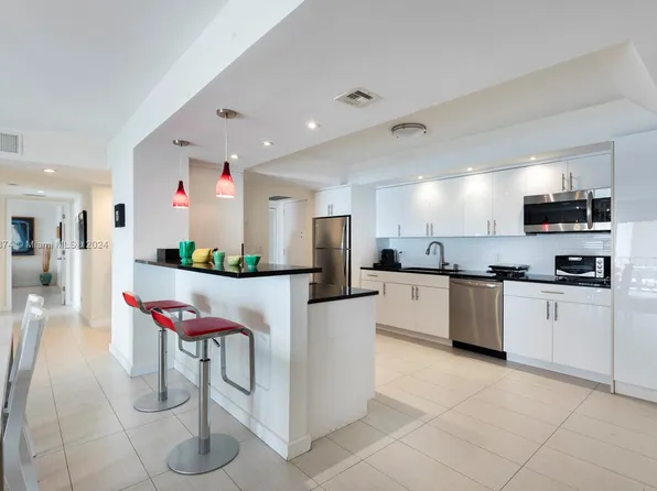 1800 NE 114th St APT 607, Miami, FL 33181